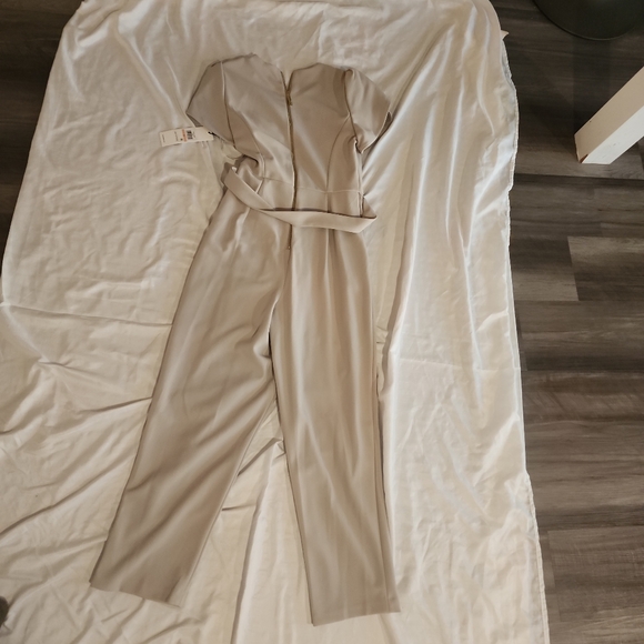 Brand new Calvin Klein pocketed jumpsuit - Picture 3 of 3